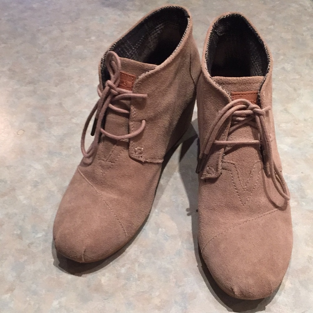 Toms Desert style suede ankle boots